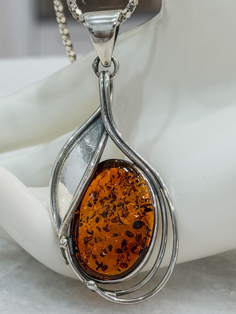Large Baltic Amber Sterling Silver Openwork Leaf Detail Pendant Necklace
